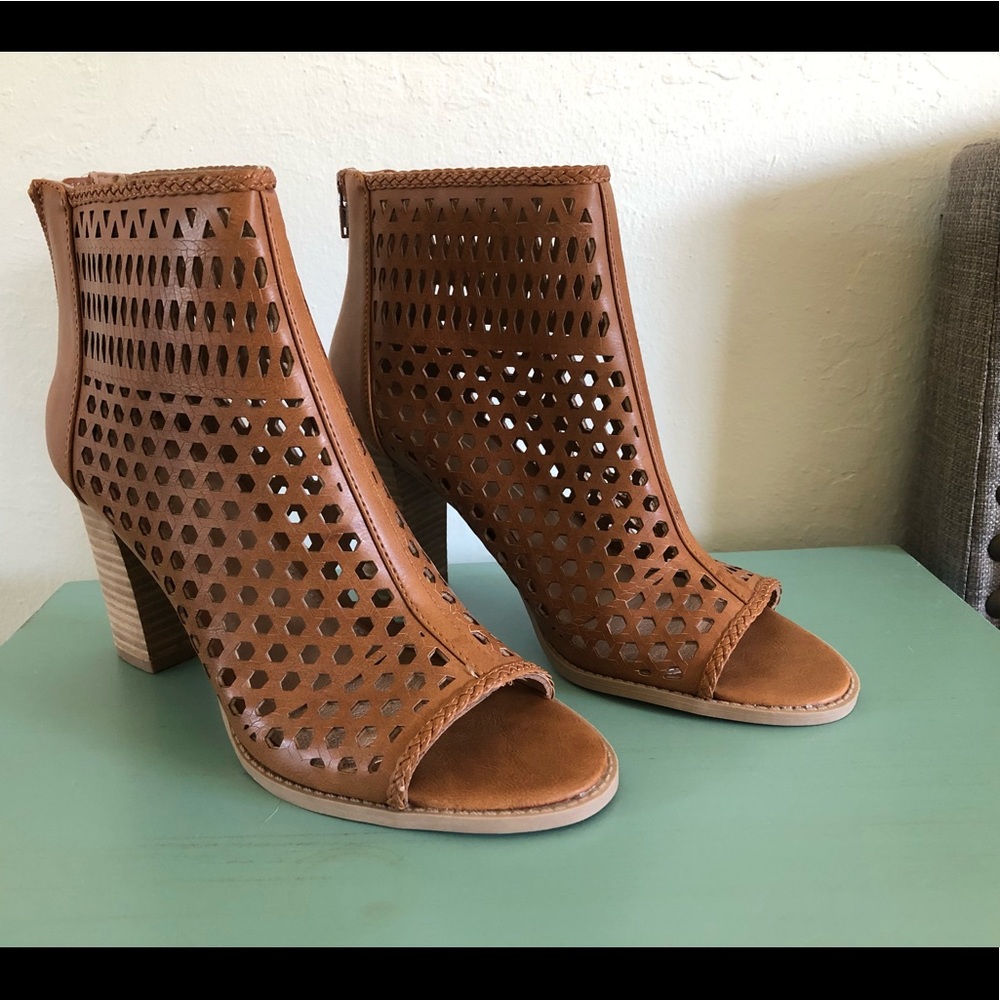 Report Rachel Perforated Bootie